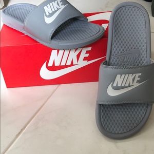Nike Womens Benjassi